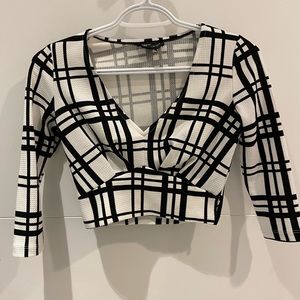 Small Black and white long sleeved crop